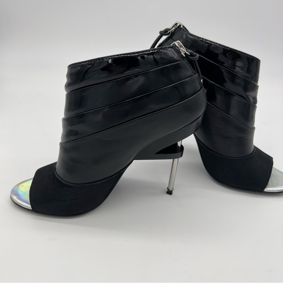 L.A.M.B.Black Patent Leather Open Toe Ankle Boots Silver Stiletto Heel Modern - Picture 3 of 13